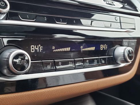 Used 2022 BMW 530i xDrive w/ Convenience Package image 21