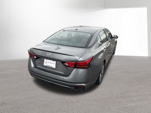 Used 2024 Nissan Altima 2.5 SV FWD image 32