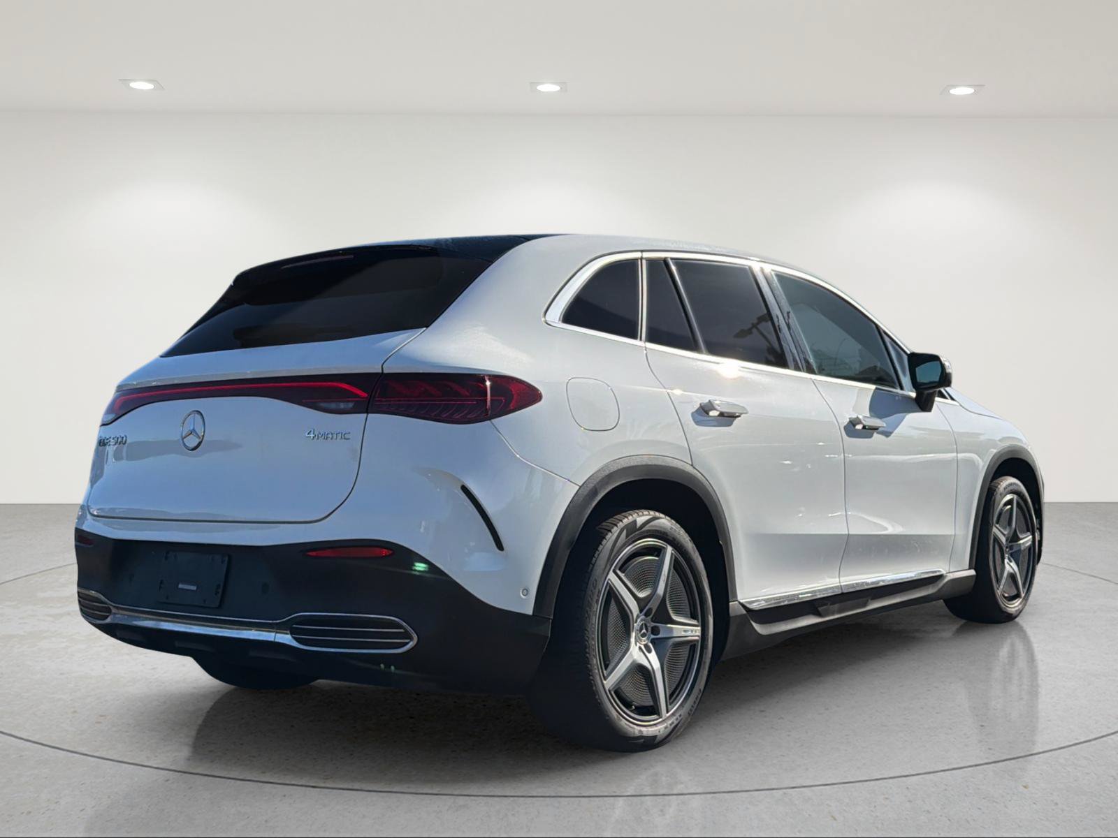 Used 2023 Mercedes-Benz EQE 500 4MATIC SUV w/ Pinnacle Trim Package image 4