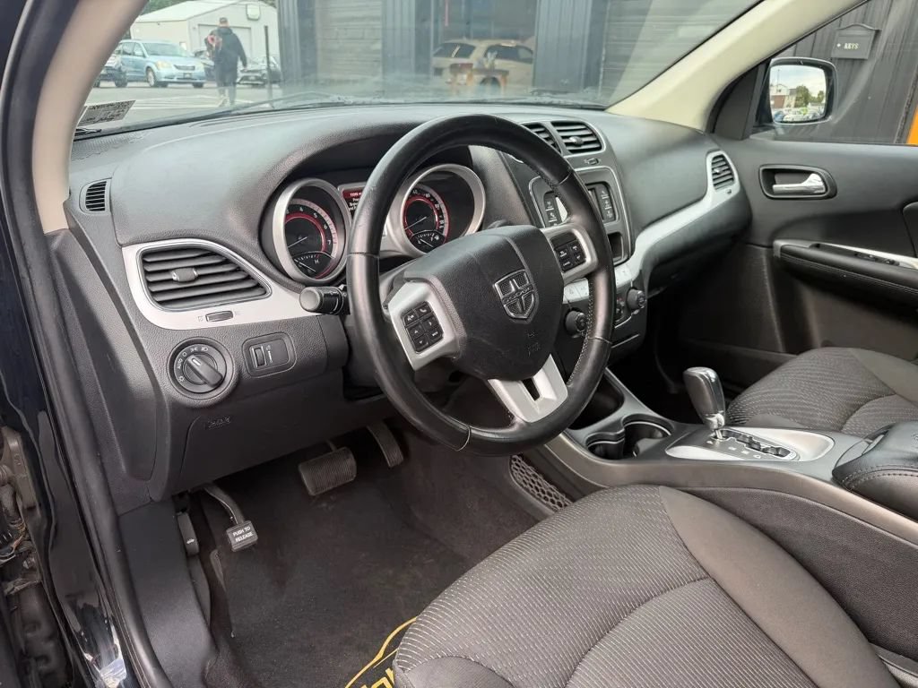 Used 2018 Dodge Journey SE w/ Connectivity Group FWD image 5