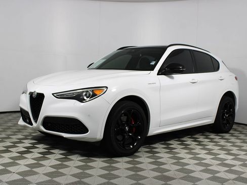 Used 2023 Alfa Romeo Stelvio Veloce image 3