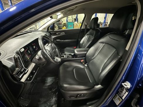 Used 2023 Kia Sportage EX image 17