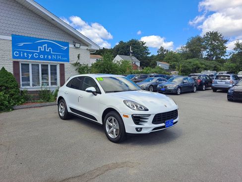 Used 2018 Porsche Macan Sport Edition AWD/4WD image 2
