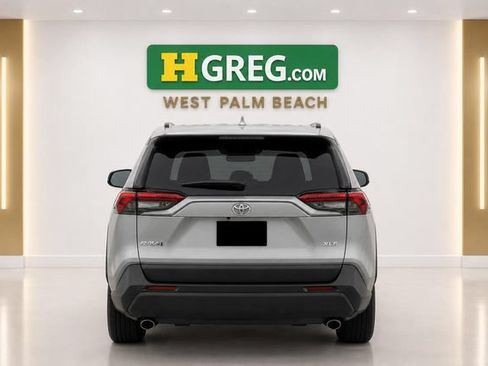 Used 2021 Toyota RAV4 XLE w/ Convenience Package FWD image 8