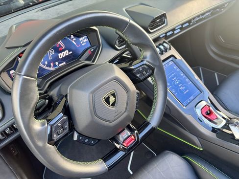 Used 2020 Lamborghini Huracan EVO image 15