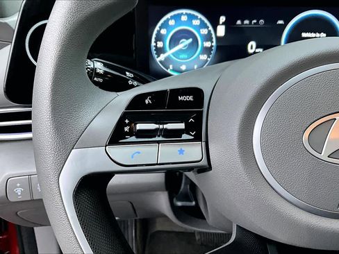 Used 2024 Hyundai Elantra Blue image 22