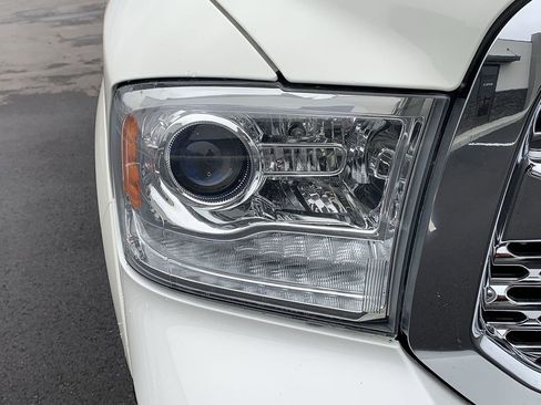 Used 2016 RAM 1500 Laramie w/ Convenience Group image 9