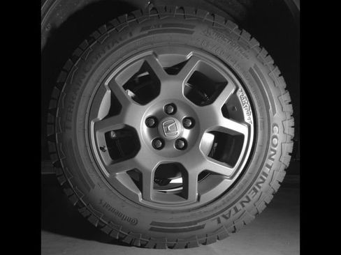 Used 2025 Honda Pilot TrailSport image 11