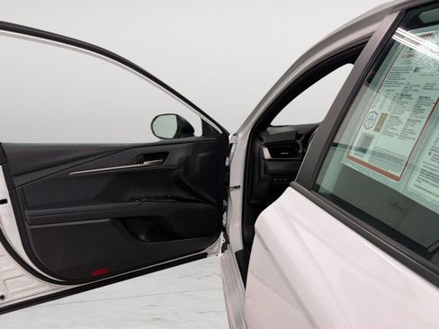Used 2025 Toyota Camry SE FWD image 14
