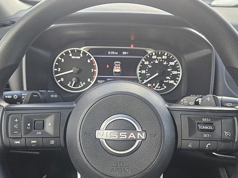 Used 2024 Nissan Rogue S FWD image 15