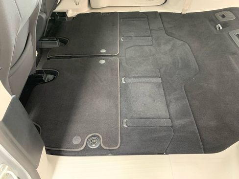 Used 2023 Chrysler Voyager LX image 9