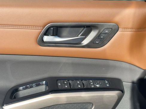 New 2025 Nissan Pathfinder Platinum w/ Black Appearance Package image 13