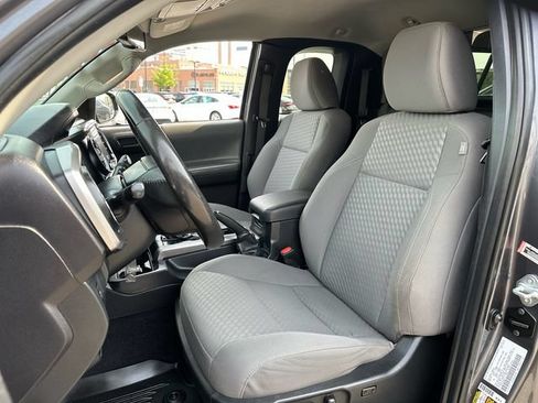 Used 2022 Toyota Tacoma SR5 w/ Black Out Package (TMS) AWD/4WD image 9