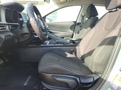 Used 2022 Hyundai Elantra SEL FWD image 12