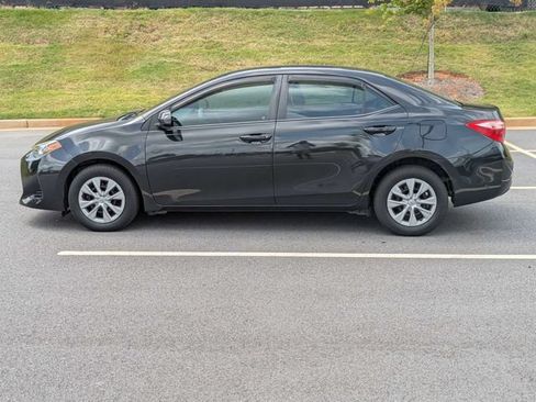 Used 2017 Toyota Corolla L FWD image 2