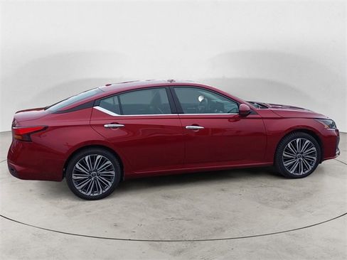 Used 2024 Nissan Altima 2.5 SL image 6