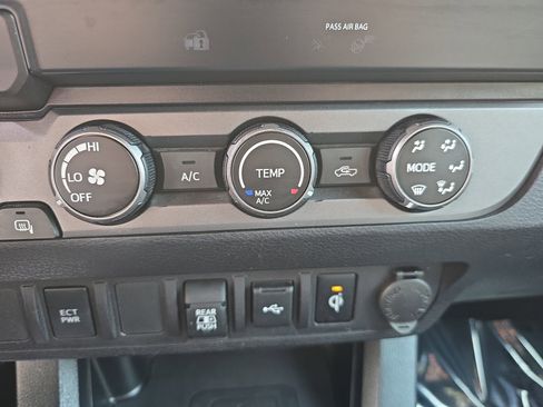 Certified 2020 Toyota Tacoma TRD Off-Road image 26