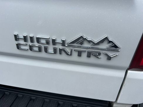 Used 2022 Chevrolet Silverado 1500 High Country w/ Technology Package AWD/4WD image 9