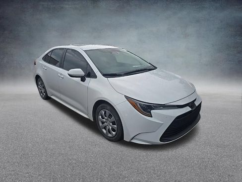 Used 2024 Toyota Corolla LE FWD image 2