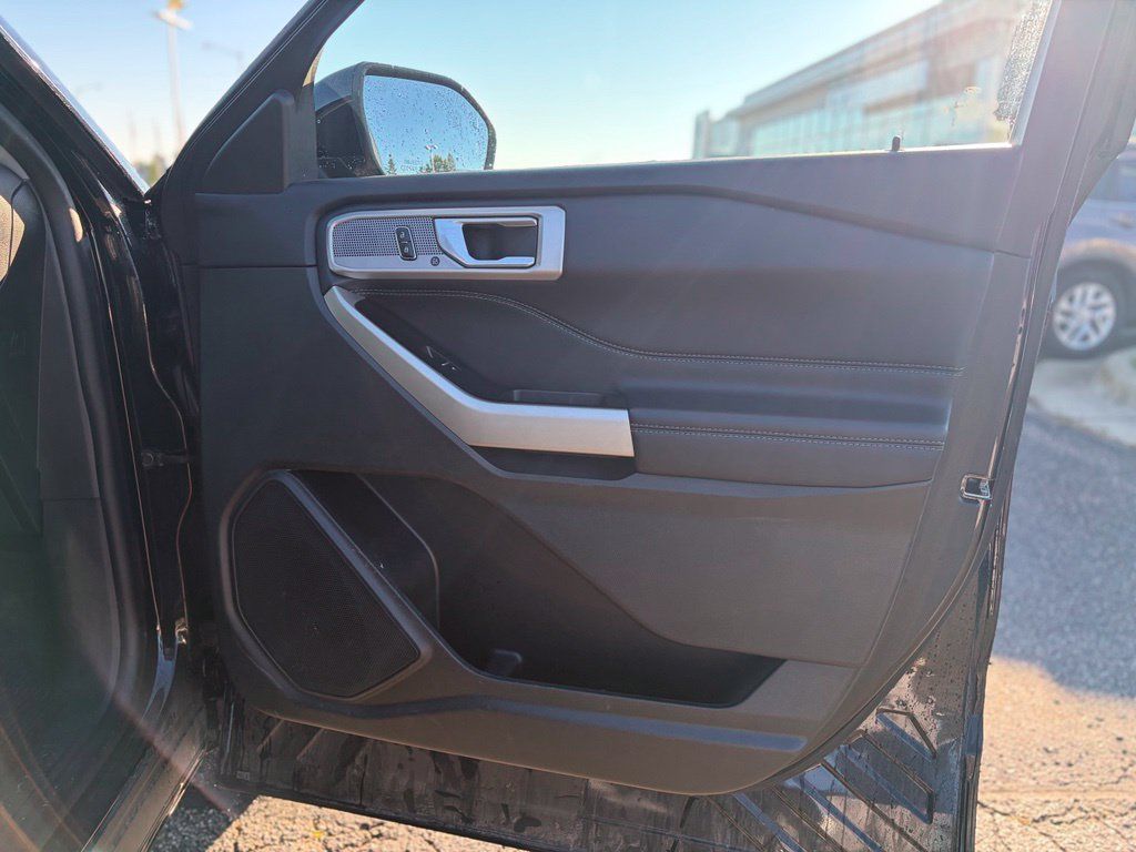 Used 2023 Ford Explorer XLT w/ Equipment Group 202A AWD/4WD image 17
