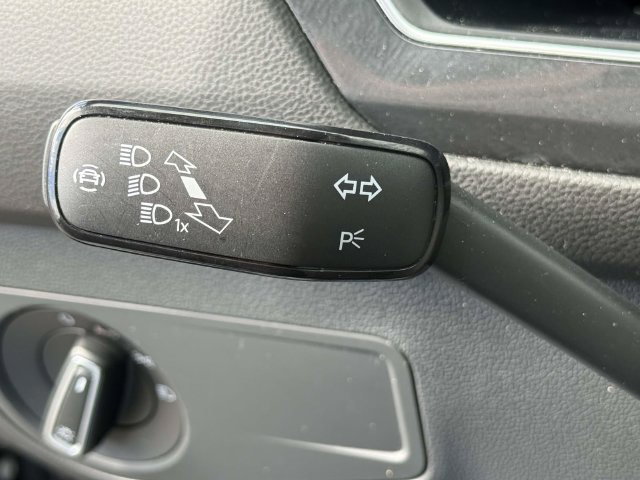 Used 2023 Volkswagen Tiguan SE R-Line FWD image 23