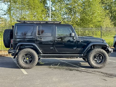 Used 2013 Jeep Wrangler Unlimited Sahara AWD/4WD image 3