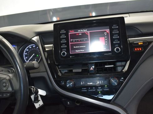 Used 2023 Toyota Camry SE image 29