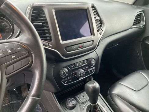 Used 2019 Jeep Cherokee Trailhawk w/ Cold Weather Group AWD/4WD image 10