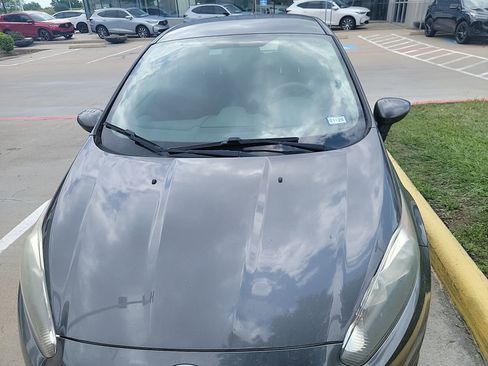 Used 2018 Ford Fiesta SE image 2