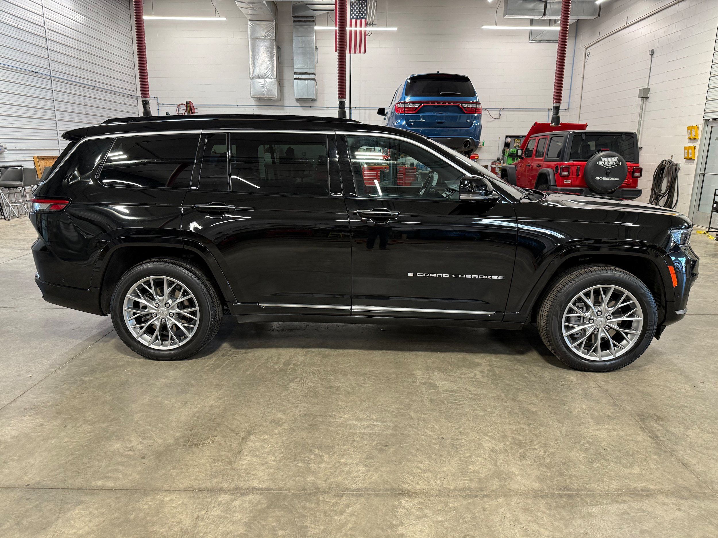 Used 2025 Jeep Grand Cherokee L Summit w/ Luxury Tech Group V AWD/4WD image 6
