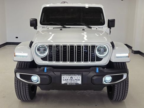 Used 2024 Jeep Wrangler Unlimited Sahara AWD/4WD image 2