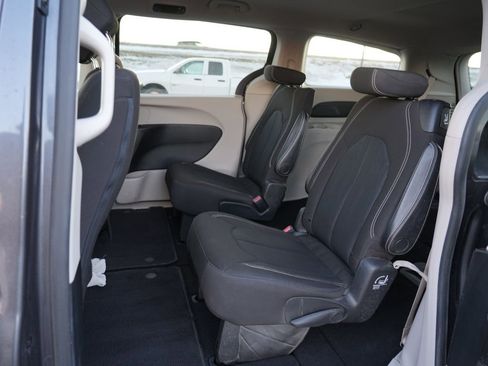 Used 2020 Chrysler Voyager LX image 20