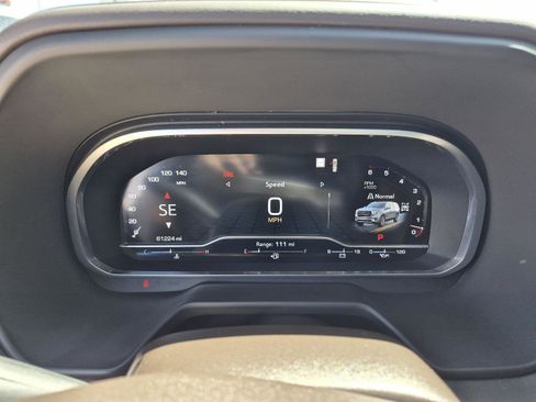 Used 2023 GMC Yukon XL SLT w/ SLT Premium Package image 11