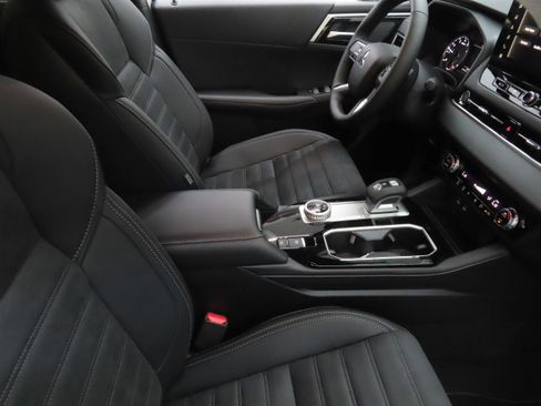 New 2026 Mitsubishi Outlander LE FWD image 25
