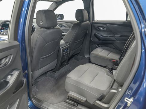 Used 2022 Chevrolet Traverse LT image 25