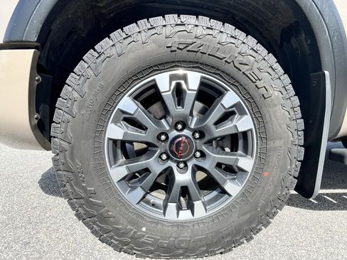 Used 2024 Nissan Titan PRO-4X w/ Pro-4x Convenience Package AWD/4WD image 12