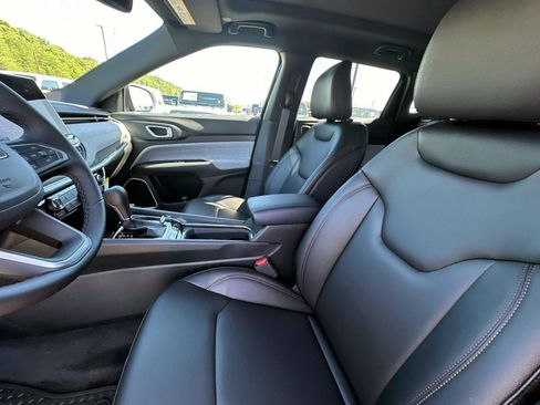 New 2024 Jeep Compass Latitude w/ Sun and Sound Group image 23