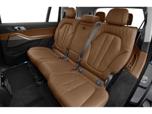 Used 2022 BMW X7 xDrive40i w/ Parking Assistance Package image 13