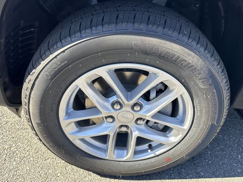 New 2025 Jeep Grand Cherokee Laredo X image 10