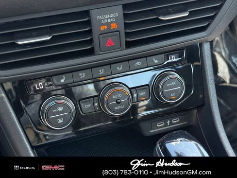 Used 2024 Volkswagen Jetta SE FWD image 32