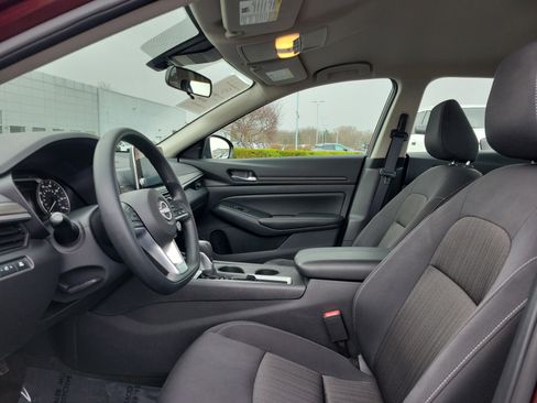 Used 2025 Nissan Altima 2.5 SV image 15