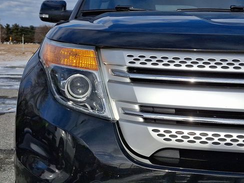 Used 2015 Ford Explorer XLT w/ Equipment Group 202B image 9