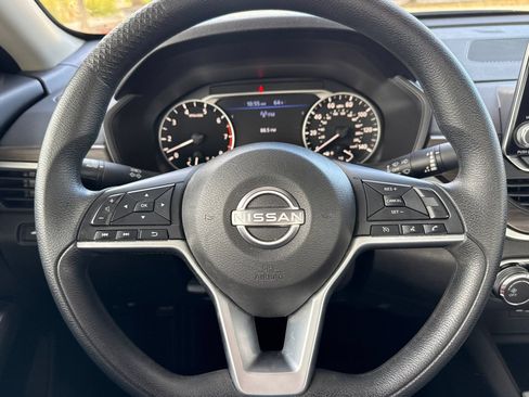 Used 2025 Nissan Altima 2.5 SV FWD image 32