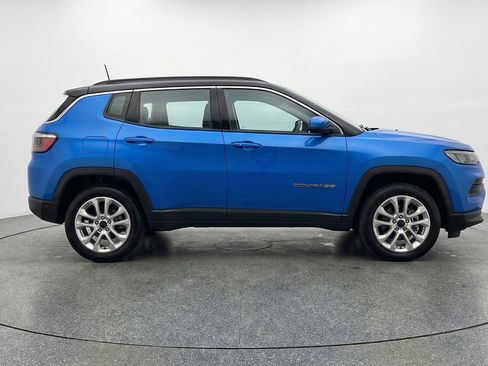 Used 2025 Jeep Compass Limited image 11