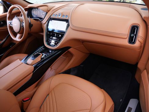 Used 2021 Aston Martin DBX image 22