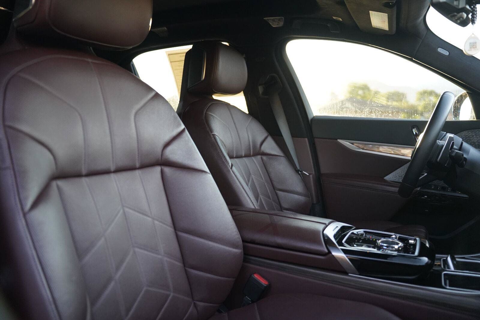 Used 2023 BMW 760i xDrive AWD/4WD image 25