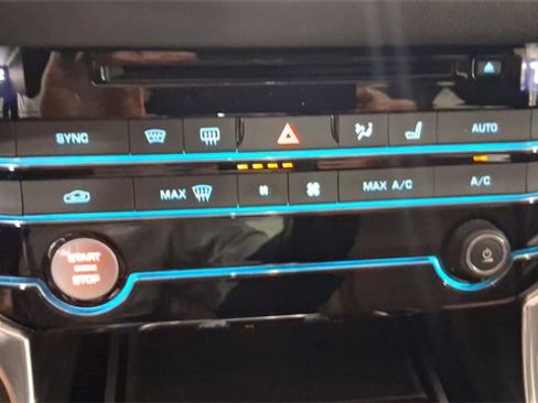 Used 2018 Jaguar XF R-Sport image 35