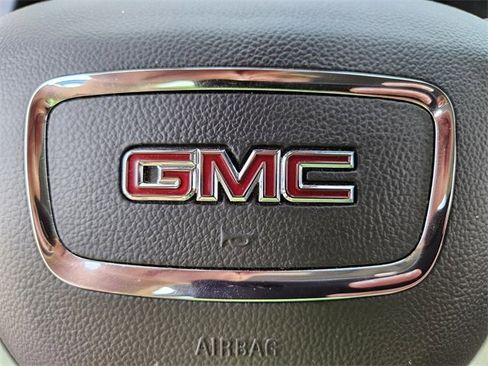 Used 2023 GMC Acadia SLT image 26