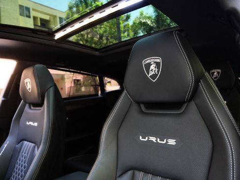 Used 2023 Lamborghini Urus Performante AWD/4WD image 27