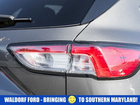 Used 2022 Ford Escape SEL image 8